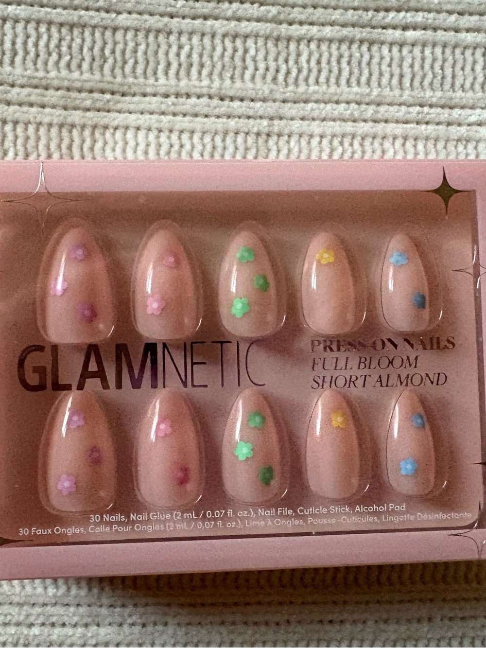 Glamnetic Full  Bloom Short Almond Press-On Nails Pastel Flower Accent